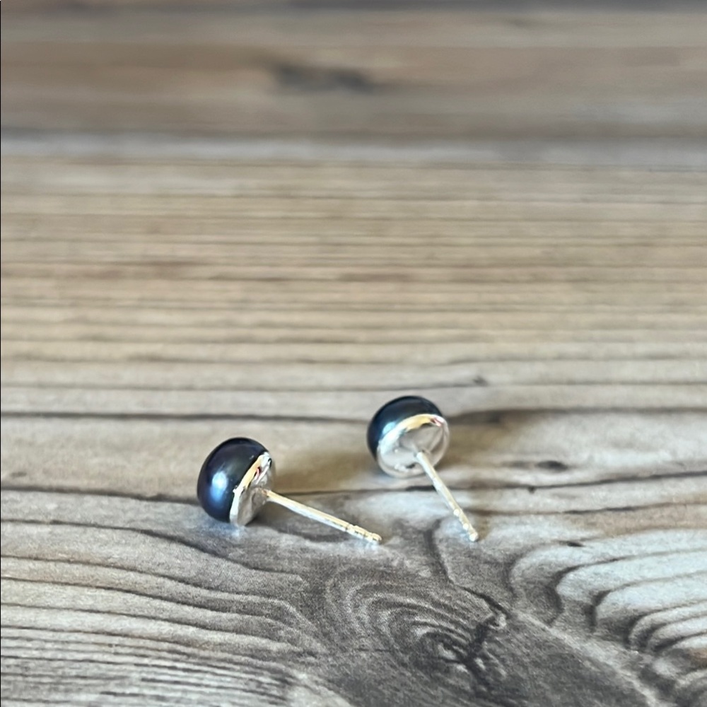 Peacock Pearl Stud Earrings - Picture 3 of 3